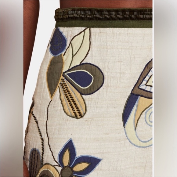 VERONICA BEARD
Inga embellished silk mini skirt - size 0 NWOT - Picture 4 of 8